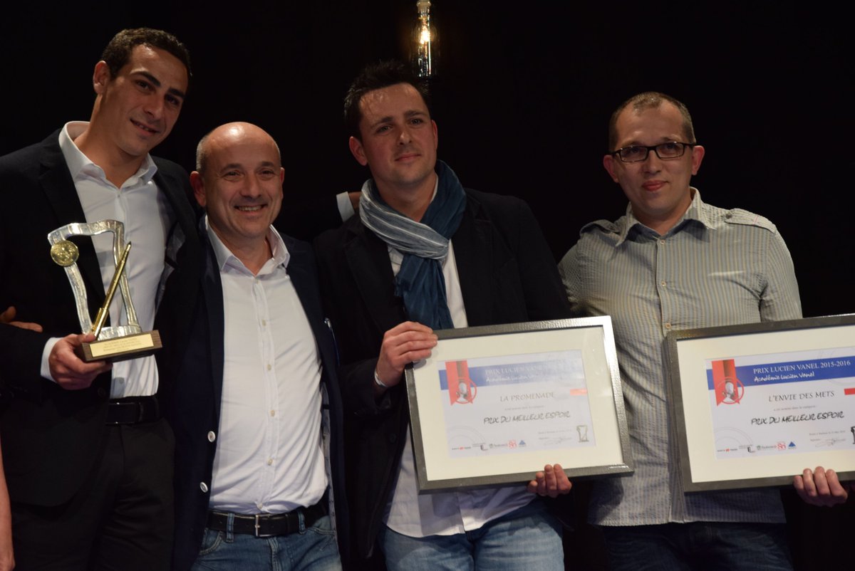 Laureat prix Meilleur Espoir 2016 remis par notre Parrain <a href="/Bernard_BACH/">Bernard Bach</a> Bach <a href="/AzizMokhta/">Aziz Mokhtari</a> Les P'tits Fayots