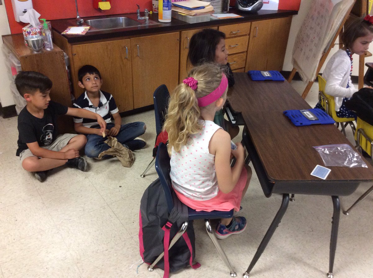 1st_walker's tweet photo. Math fact games with Mrs. Jeffersons friends. #CPSREDS #nes123 @jefferson_first https://t.co/ENkQrqNcRv