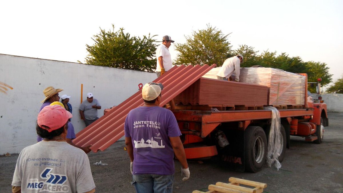 LUCEROLAIZ's tweet photo. Jantetelco Morelos; reconoce el labor de la @congregacion_mt  en el subsidio de lamina https://t.co/seA9LnOANc