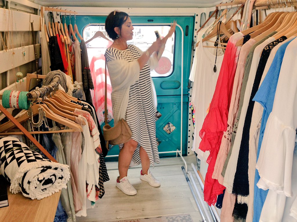 swtoulon's tweet photo. Mesdames et messieurs le projet @echicafr du #swtln est sur les routes 💪😎🚚👗👠 #Toulon https://t.co/BwqwmD0Jhf