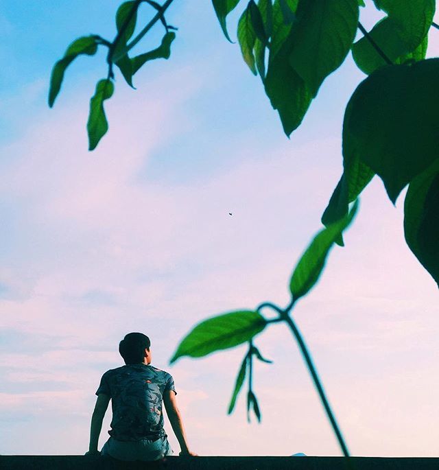 RichardHwan's tweet photo. Maybe I look up to the sky and ponder too much. #SMYouthRoadTrip https://t.co/60NlfWiVe3