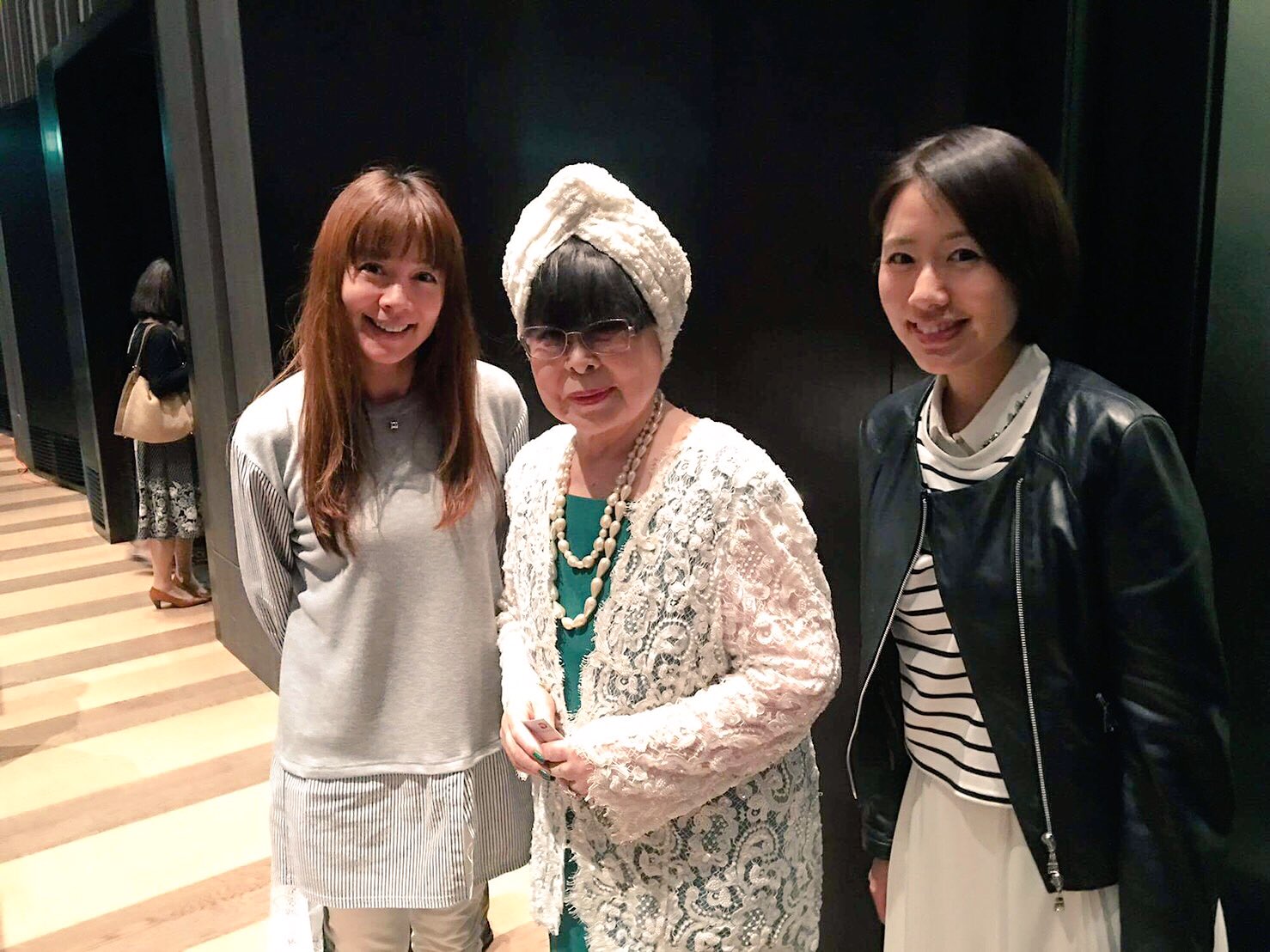 守永真彩 今日は 桂由美物語 を観劇 観劇後 なんと 桂由美さんご本人と少しご挨拶させて頂きました 本当に素敵な方 O 私も桂さんみたいな女性になりたい プラスのパワー沢山頂いたので明日も顔晴ろう 桂由美 舞台 T Co
