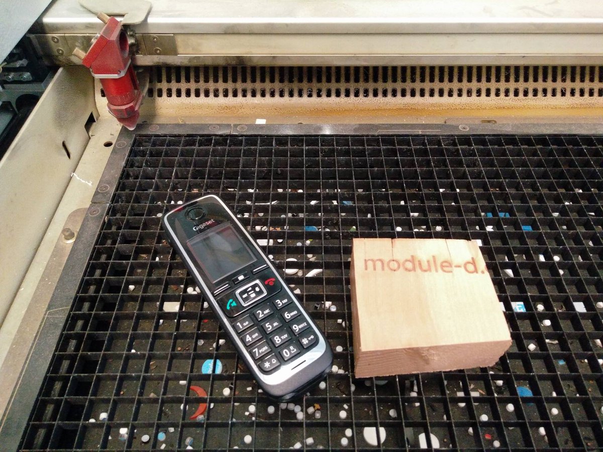 module_d's tweet photo. Avis aux makers ! Un des membres à perdu son téléphone. Merci de nous contacter en mp ! https://t.co/c0uByns472 https://t.co/7adxQiaQZ1