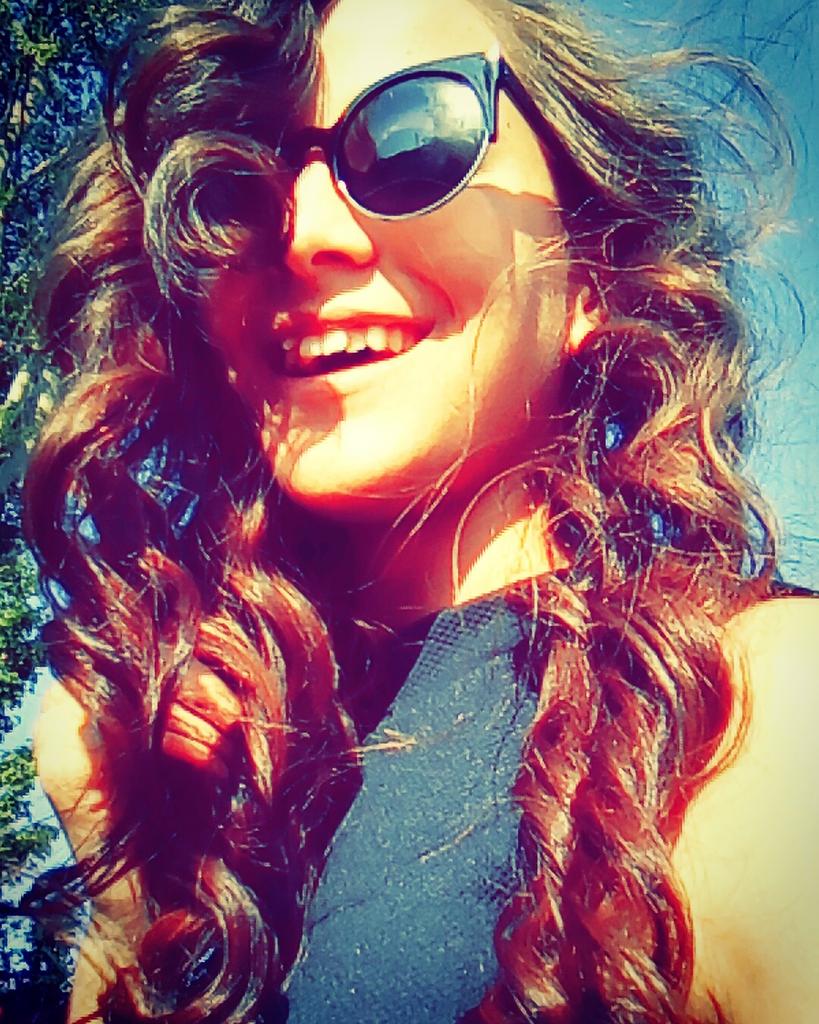 AyseKaragucuk's tweet photo. #uzerime #gunes #isini #dustu #olayyu https://t.co/LsOhBogy6o