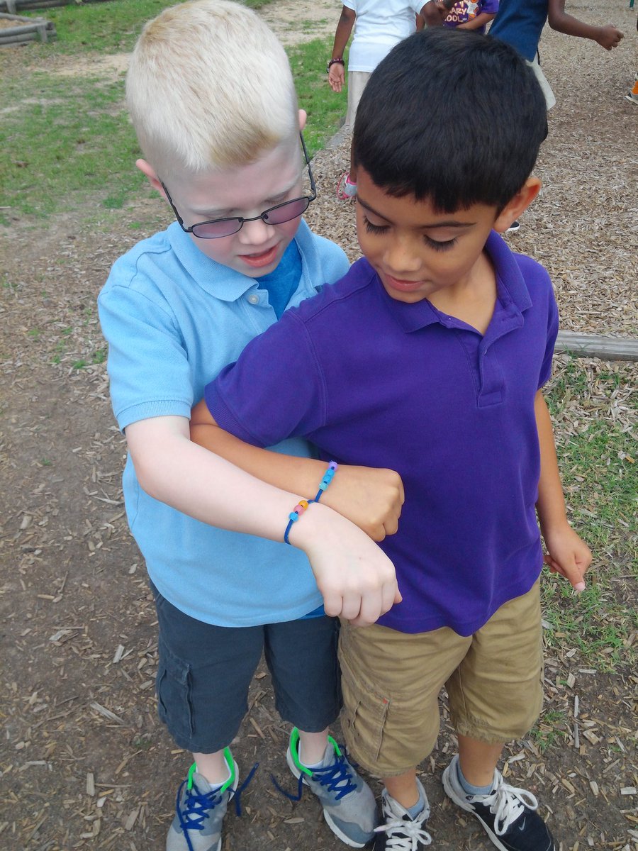 HHhogs's tweet photo. It's magic
#1stgrade
#EndofYear2016 https://t.co/X4k1FeJCor