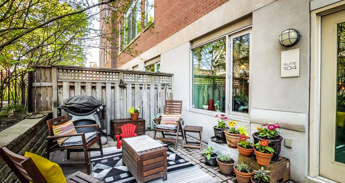NickAndHilary's tweet photo. Move to #KensingtonMarket. Live in a Loft. Be happy. 104–21 Nassau St.
#TorontoRealEstate https://t.co/4DMXakRPQN https://t.co/G9e6gct759