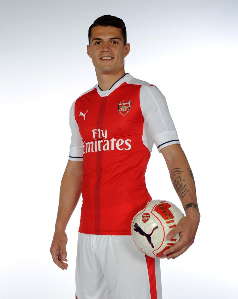 Arsenal's tweet photo. We want YOUR messages for our new signing. Tweet us text, pics, gifs, whatever you want - use #GunnerGranit https://t.co/Lf1LsYGcB4