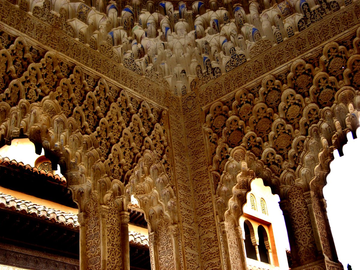 Los mocárabes de la #Alhambra constituyen un prodigio del arte y la arquitectura, todo un regalo para los sentidos.