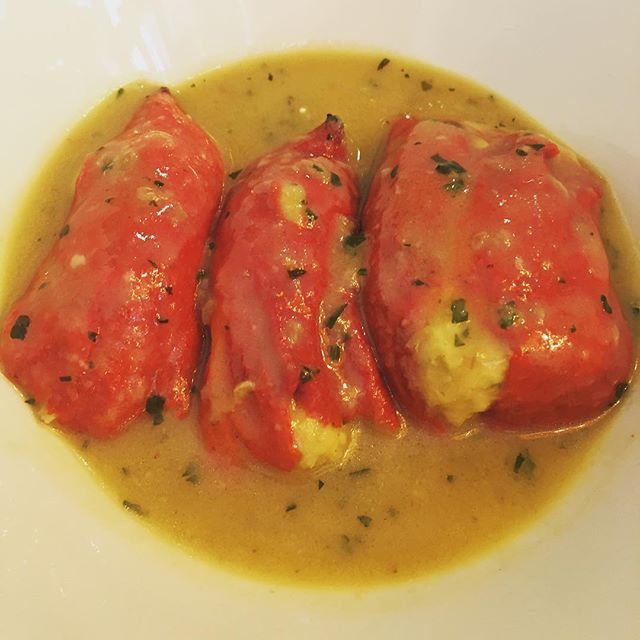 No os queremos alterar con estos pimientos rellenos de bacalao, pero están que hace saltar las lágrimas.