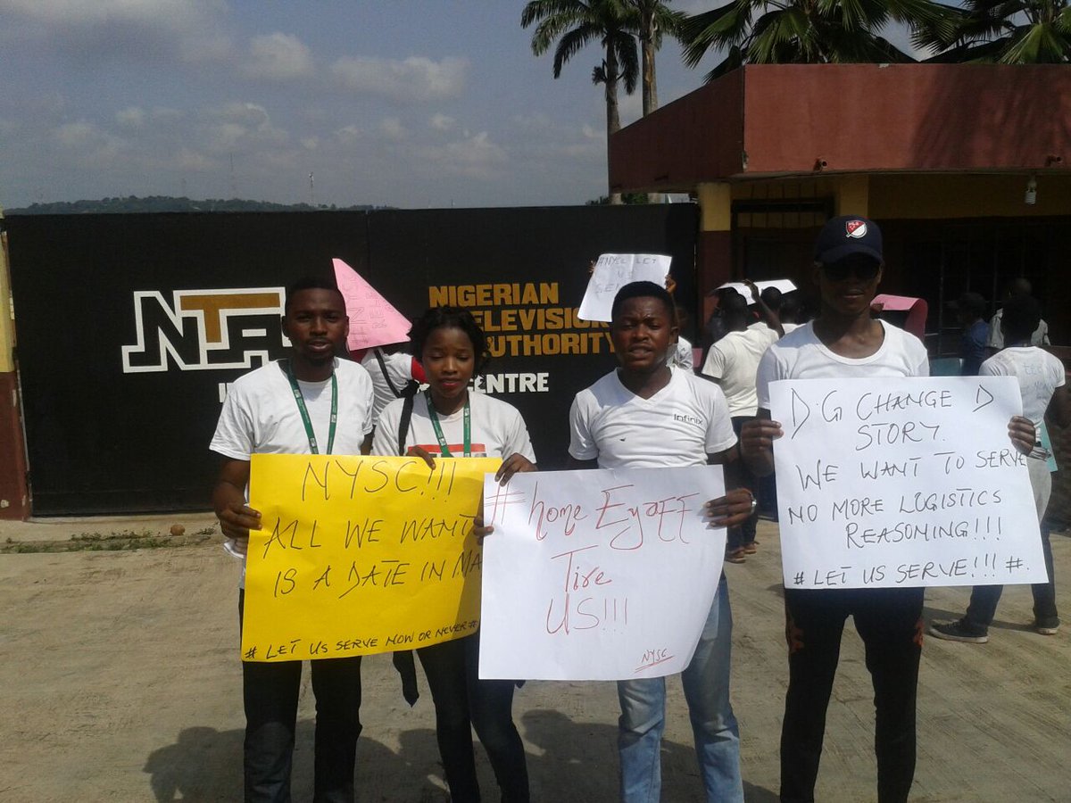 Presidentsegun's tweet photo. Ibadan PCMs peaceful protest #NoPostponementOf2016BatchAStream2 #NYSCPeacefulProtest CC: @nysc_ng @channelstv https://t.co/DHMKmtp7Px