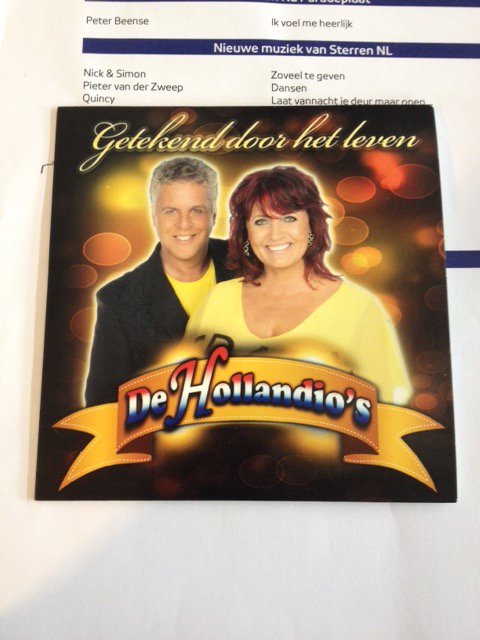 Straks 16.50  <a href="/duodehollandios/">De Hollandio's</a> in de Jan Paparazzi Show! Uit Je Dak Of In De Prullenbak. sterren.nl/radioplayer