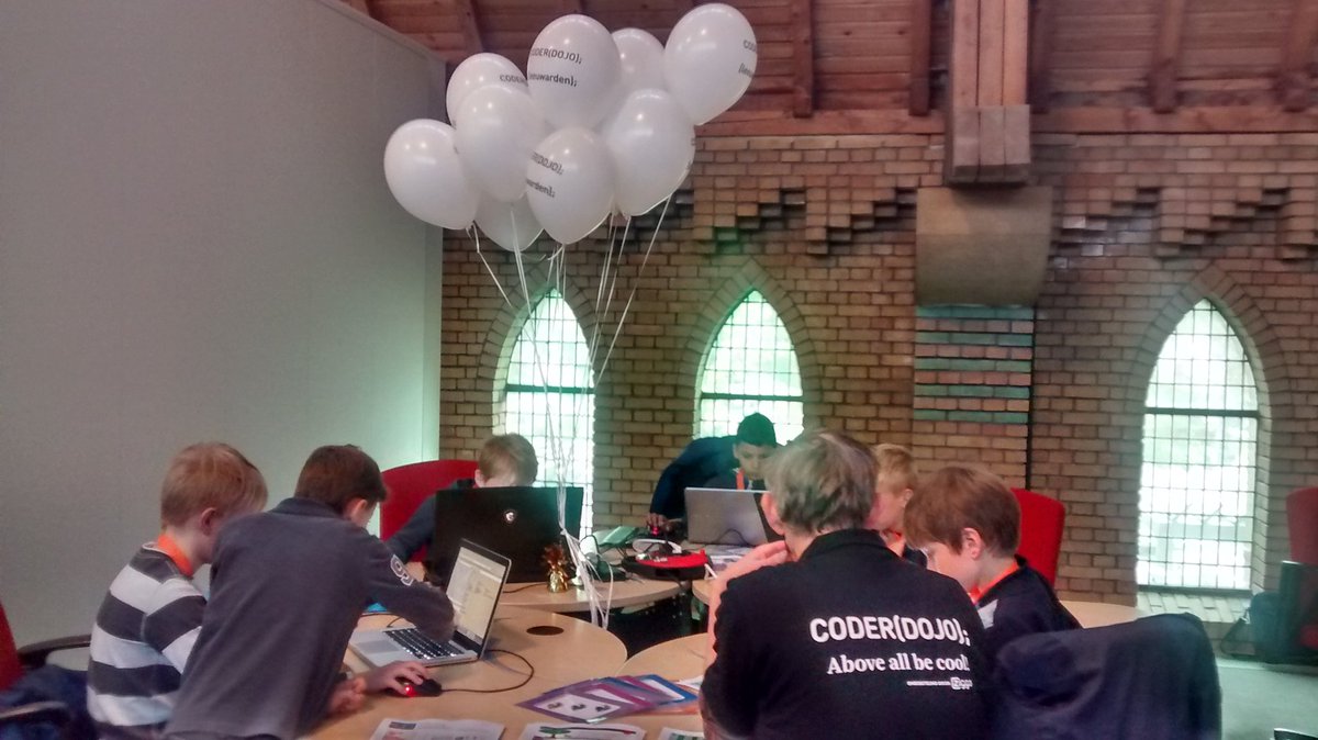 EvelienWalstra's tweet photo. Kids coderen @CoderDojo #Leeuwarden in @Watercampus tijdens #WaterTechFest @startupfesteu. https://t.co/KofzHMPxZs
