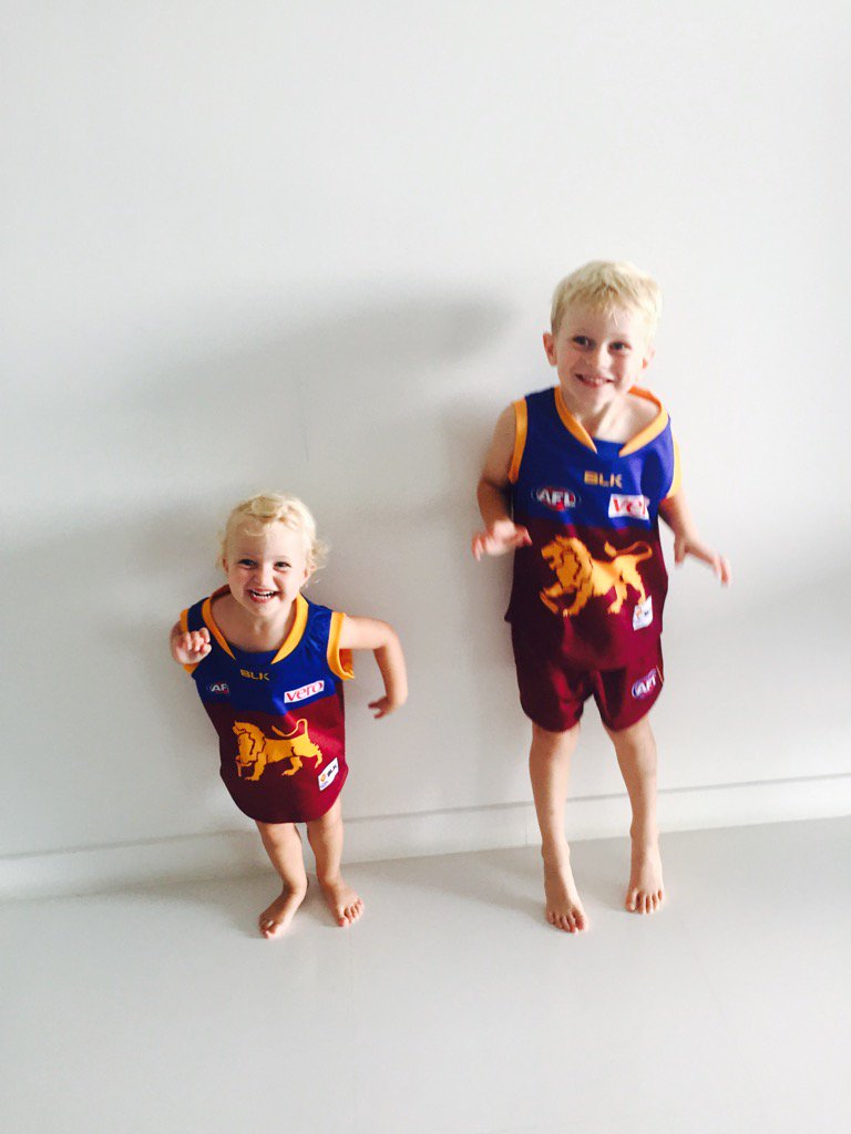 RGrowden's tweet photo. @lambrose4 I thought you would like seeing Jody and I kids all decked out in Singapore, @mellielambert @JBrown https://t.co/70RJnNDdVl