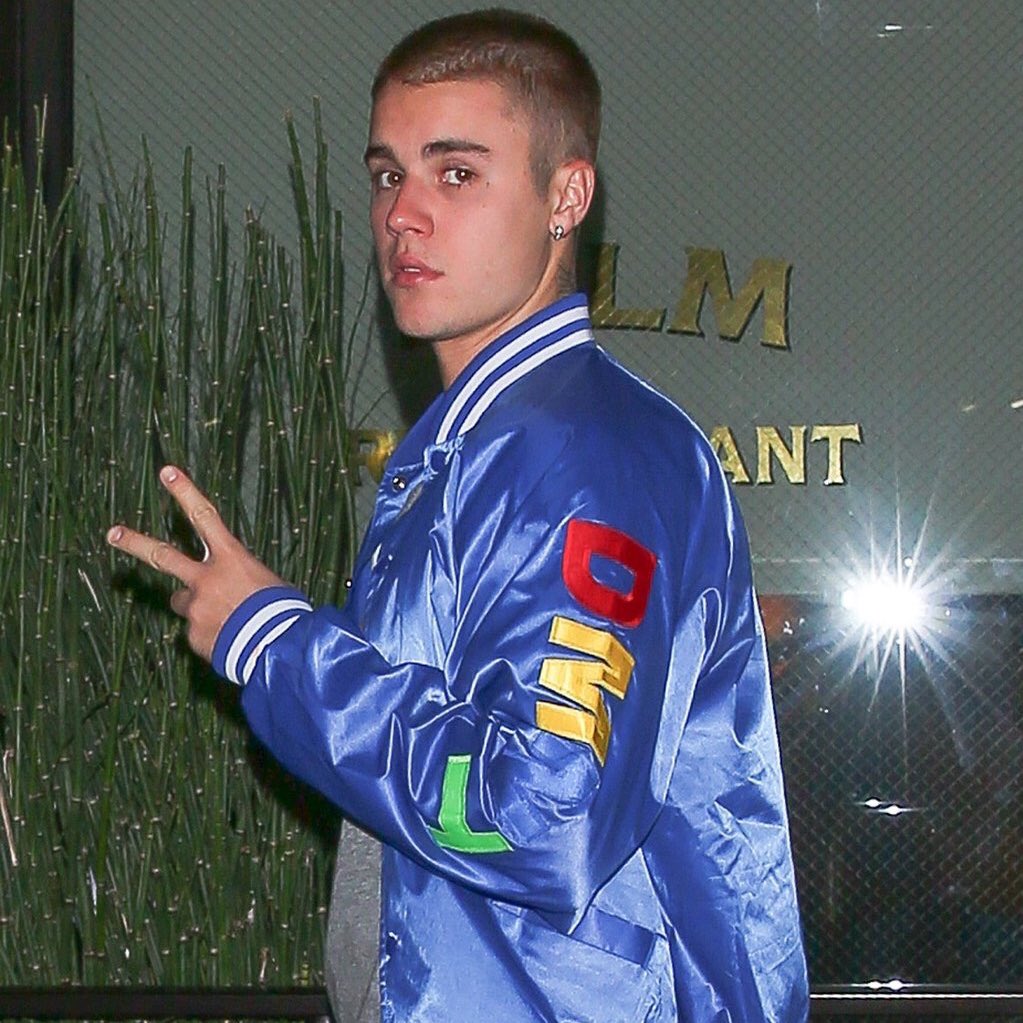 TwerkForMeJerry's tweet photo. How good does he look in this jacket 😍 https://t.co/aujOt92OQe