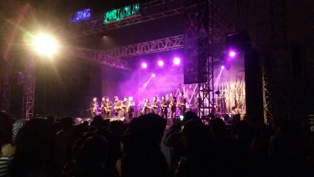 glamours_4's tweet photo. Hii guys De Saxes Saxotaiment ada di acara kita nih. Sebentar lagi acara puncak loh guys,yuk dateng ke gor popki😄 https://t.co/pzCAkK01dy