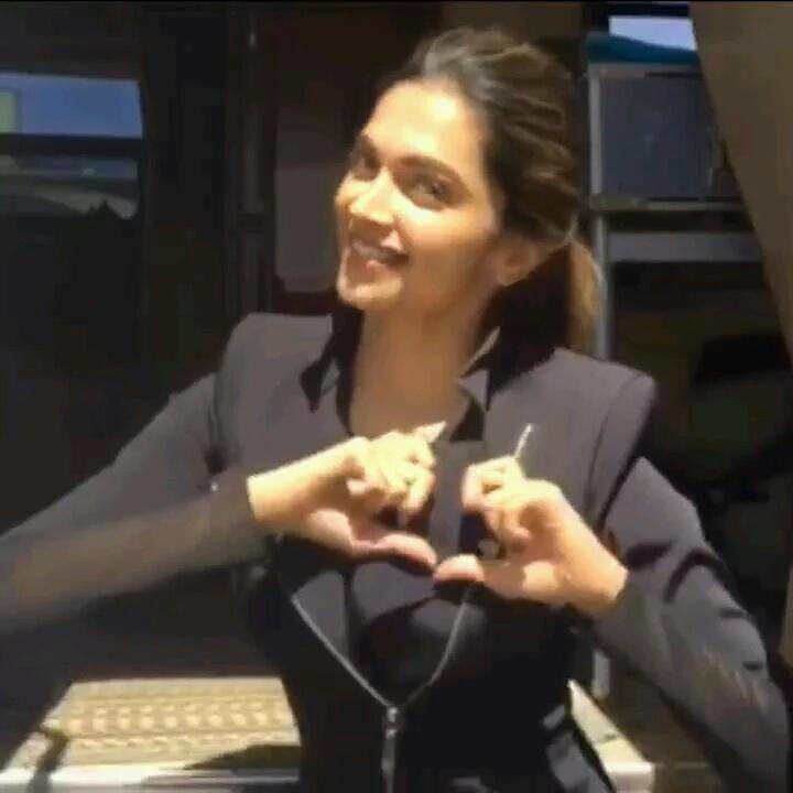 DeepikasFairy__'s tweet photo. First Bollywood Star To Have a #FacebookProfileVideo #DeepikaPadukoneFBVideo #DeepikaPadukone https://t.co/mPCzSZBgIh
