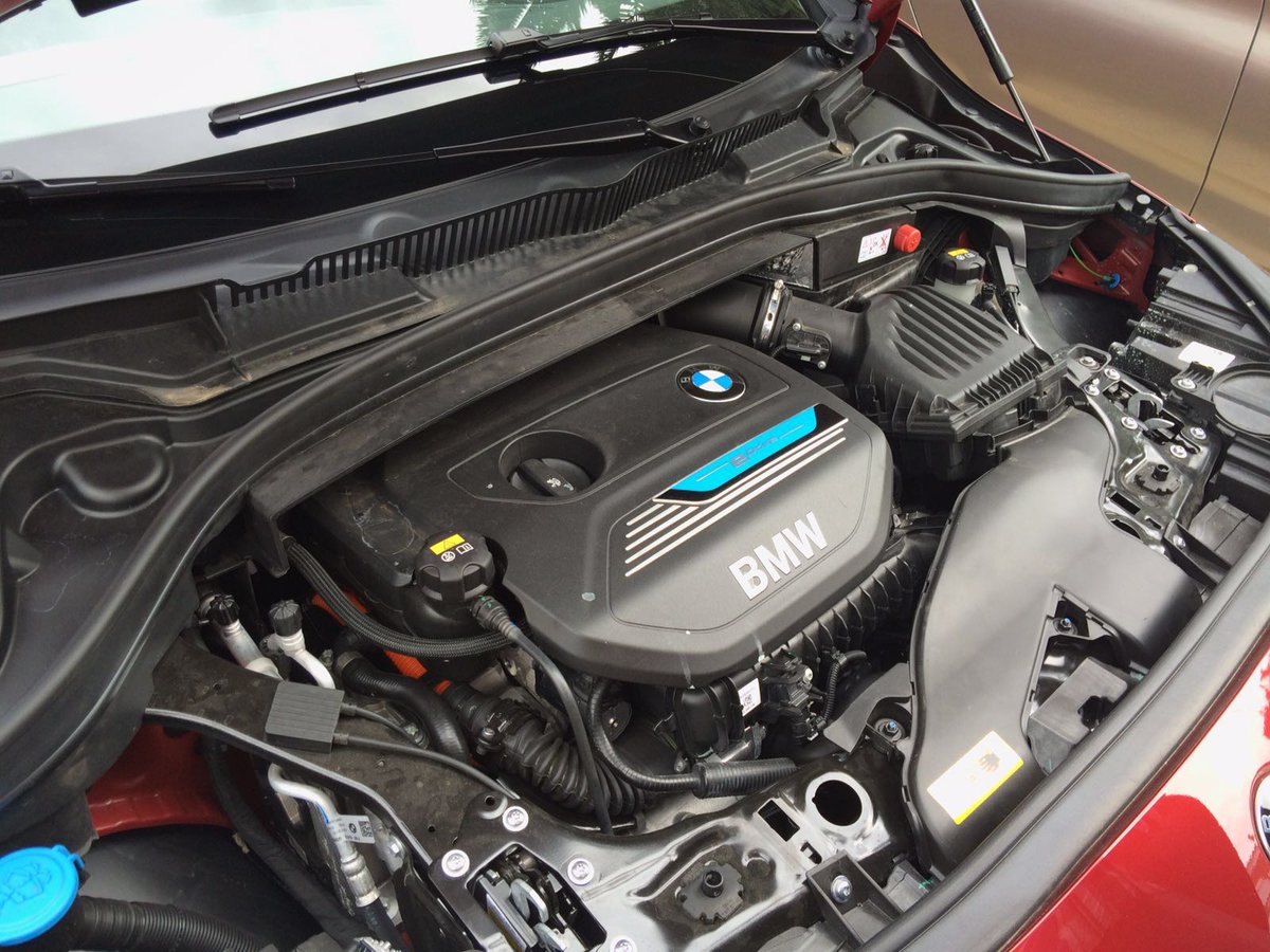 autonocion's tweet photo. Conociendo a los híbridos enchufables de BMW. El futuro está aquí y pinta muy bien @BMWEspana @BMWGroupPrensa https://t.co/7Jw44CRVW9
