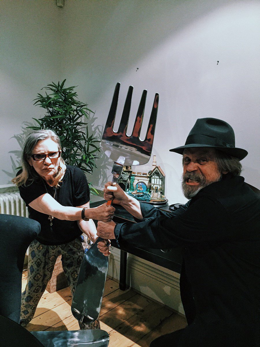 #SpaceTwinsSiblingRivalry rears its' ugly head as I struggle w/ <a href="/carrieffisher/">Carrie Fisher</a> for control of The Fork #PlayNiceKids