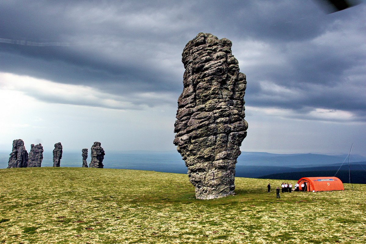 RusBotWien's tweet photo. Die #Manpupuner-Felsen (Mansisch - Berg der Götter) in #Russland's Teilrepublik #Komi. Höhe zwischen 30 & 42 Meter. https://t.co/jdH06uAi3X