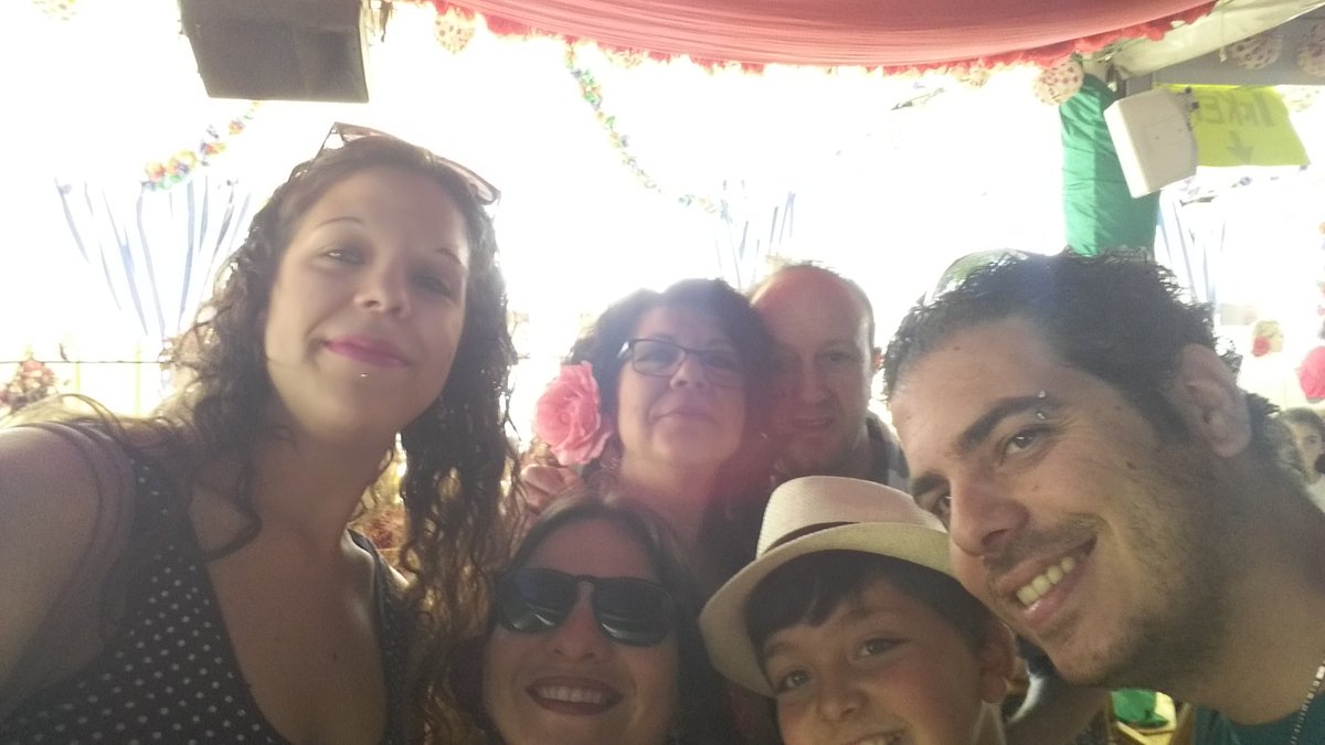 sandra_tallada's tweet photo. #lamejorcasetadelaferia como siempre "la exploraora" @nano_tallada @unicornio_pitu https://t.co/6APnYXq95m