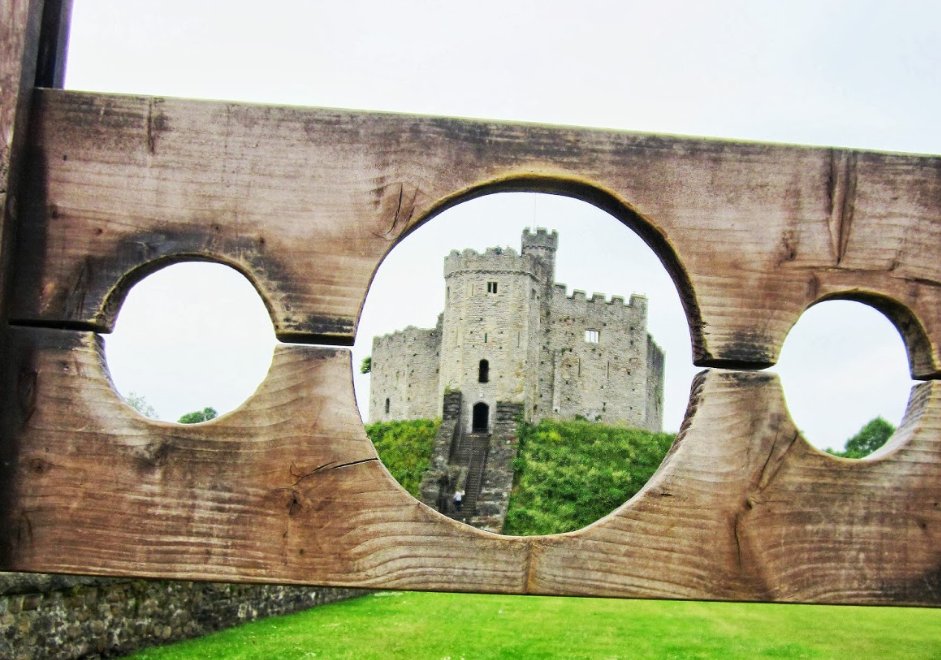 rightmove's tweet photo. Did you know... #Cardiff has the largest concentration of castles of any city in the world?! #InspirationWednesday https://t.co/Uis30WHLO7
