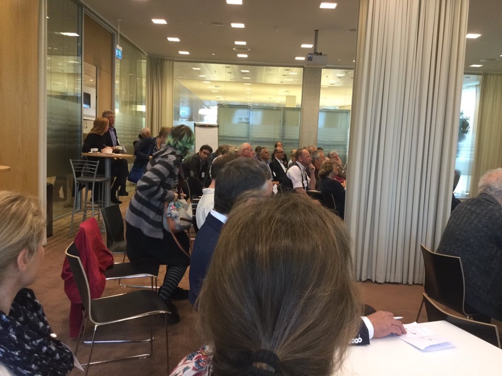 Nationaal Bijenberaad begonnen. Te gast bij #ZLTO in Den Bosch. Geeft aan dat ook voor agrariërs het roer om gaat.