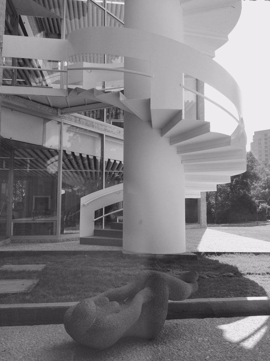 palomaparda's tweet photo. Yo, cuando te veo venir. #EdificioMOG https://t.co/CzQvCDtaN2