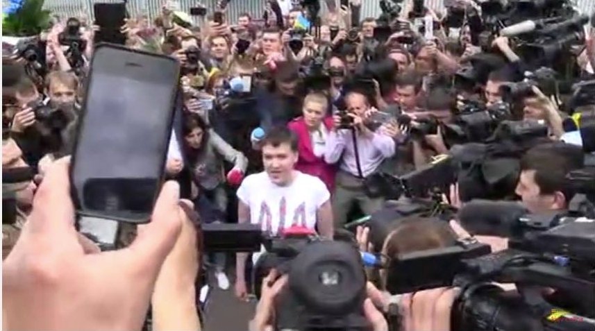 LitdelNATO's tweet photo. #Savchenko returns back to #Ukraine from #Russia. Your fight has inspired millions. Welcome back! #FreeSavchenko https://t.co/4RFGhui5ze