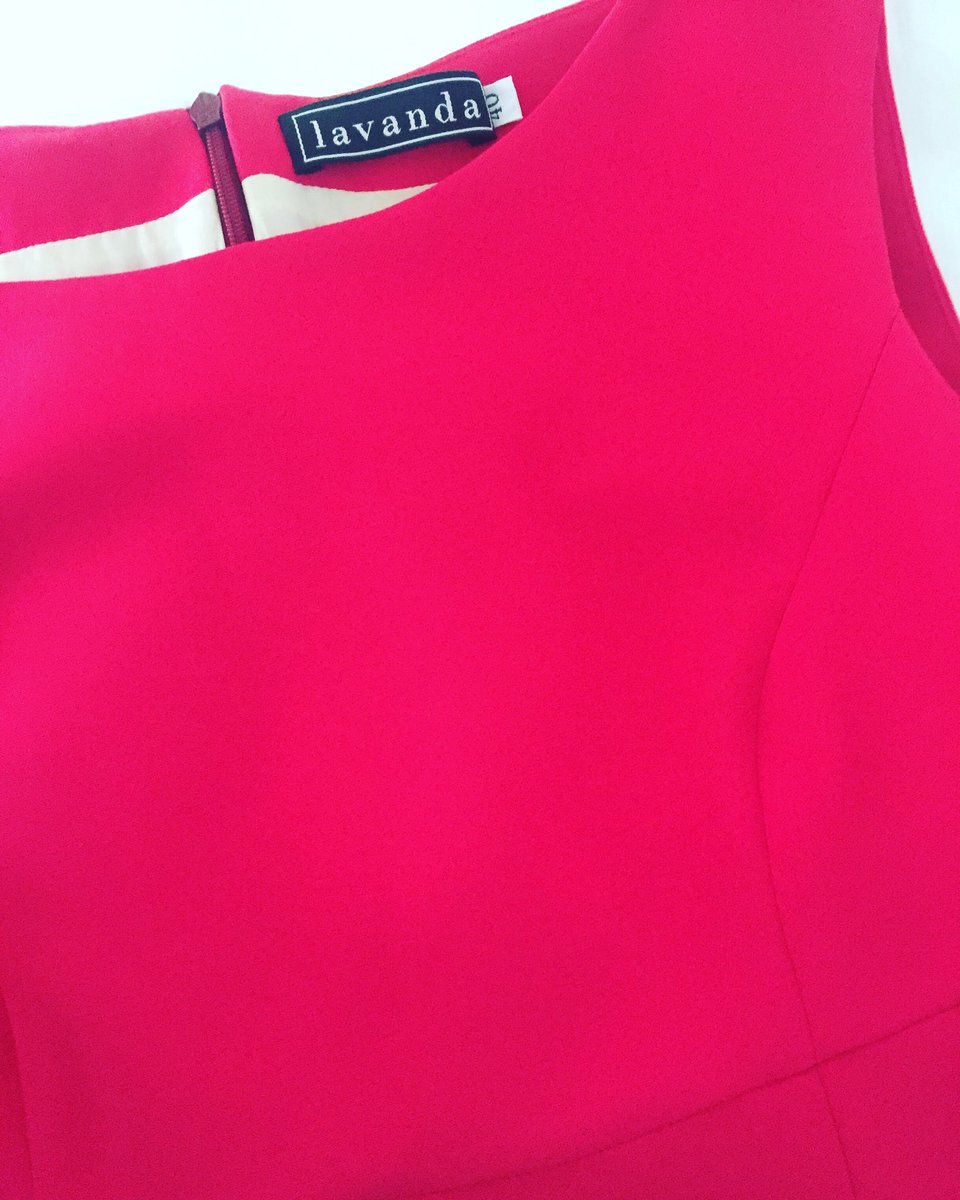 LavandaCloset's tweet photo. Vestidos de invitada a medida. Sale del taller y no puede gustarnos más. #lainvitadaperfecta #moda #hechoEnEspaña https://t.co/ziOl69M8T0