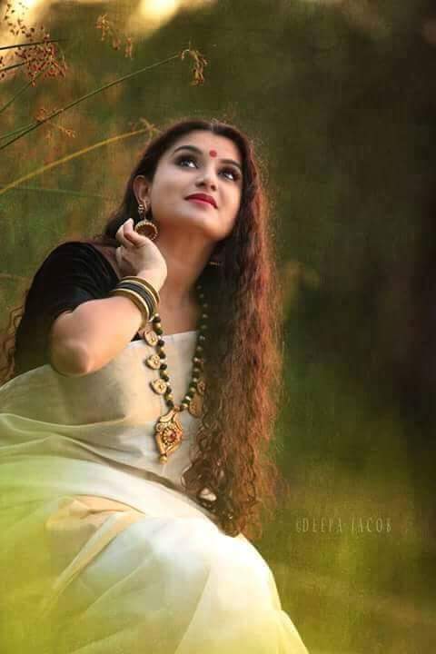 avinashchandra7's tweet photo. लुत्फ़ न छूने में है..
 न देखने में..
 न गुफ़्तगु करने में..

सारा लुत्फ़ है बस उसे सोचने में .. https://t.co/sgs0CqjovZ