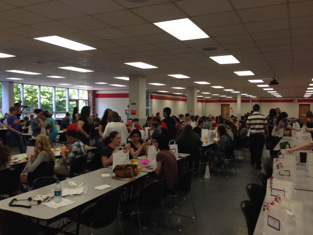 FPSchools's tweet photo. Seniors enjoying breakfast before commencement rehearsal. https://t.co/yCKQXXZzkC