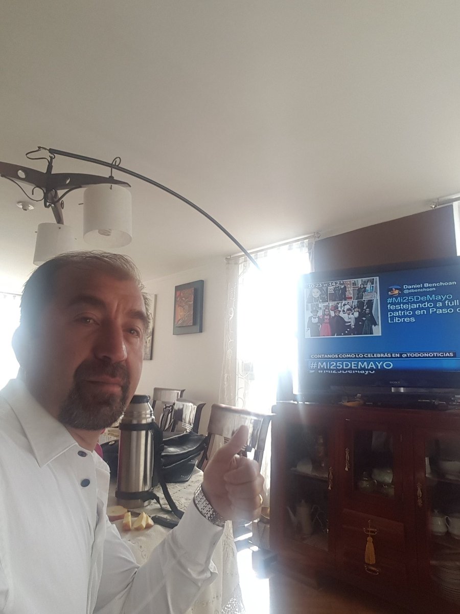 #Ml25DeMayo desde Ecuador viendo Tn
