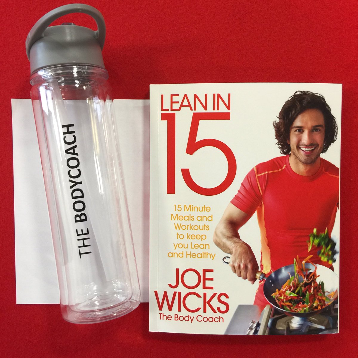 thebodycoach's tweet photo. COMPETITION TIME 🎉😎 Retweet for your chance to win a limited edition water bottle and a signed copy of #Leanin15 💦📕 https://t.co/Pmpz02TvZc