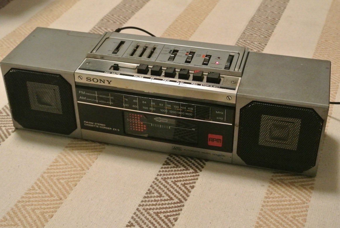 SONY ZX-3（85年頃）。当時流行ってた四角いAPMスピーカー搭載の