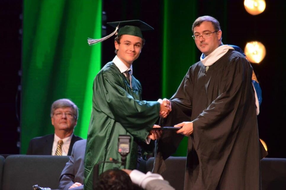 NicholasStargel's tweet photo. I'm done! #graduation #2K16 https://t.co/VuZ4CuCUGL
