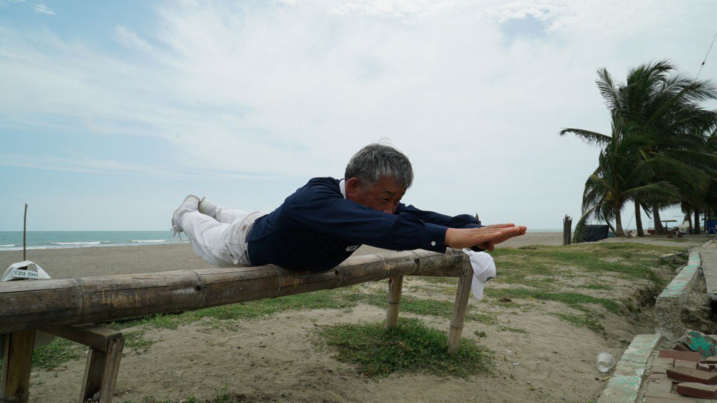 TzuChiUSA's tweet photo. Time to make your abs burn for a good cause. #TzuChi’s #Plank4Ecuador challenge starts now! https://t.co/1tuo3JBaJy https://t.co/5oQlvjOyD4