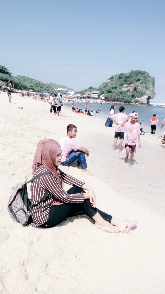 Jk org dluar sna sllu mnilai drikta tdk baik,1hal yg prlu hrs diingt"Bhw Langit tdk Prlu Mnjlaskn Bhw Drinya Tinggi"