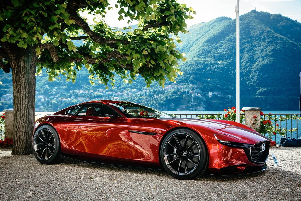 MazdaSrbija's tweet photo. RX-VISION na jezeru Como. Reči nisu potrebne <3 https://t.co/eeYHQx9ITZ