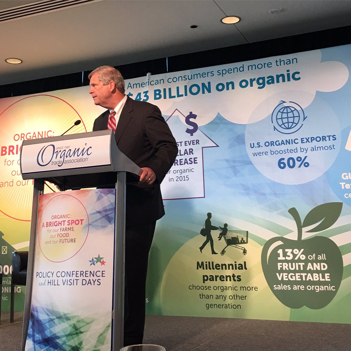 mattdillon402's tweet photo. Secretary Vilsack, recognizing the positive economic impact of organic on rural communities, at #organicweekDC https://t.co/1k7lHLmgwM