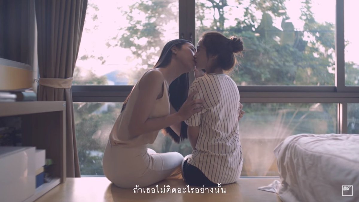 Tarariw's tweet photo. เป็น MV ที่พีคมาก สาวประเภทสองรู้ตัวว่าชอบเพื่อนสนิทตัวเองที่เป็นผู้หญิงหลังจากแปลงเพศมาแล้ว https://t.co/LWLcy40s6k https://t.co/CSLZm3N4Ls