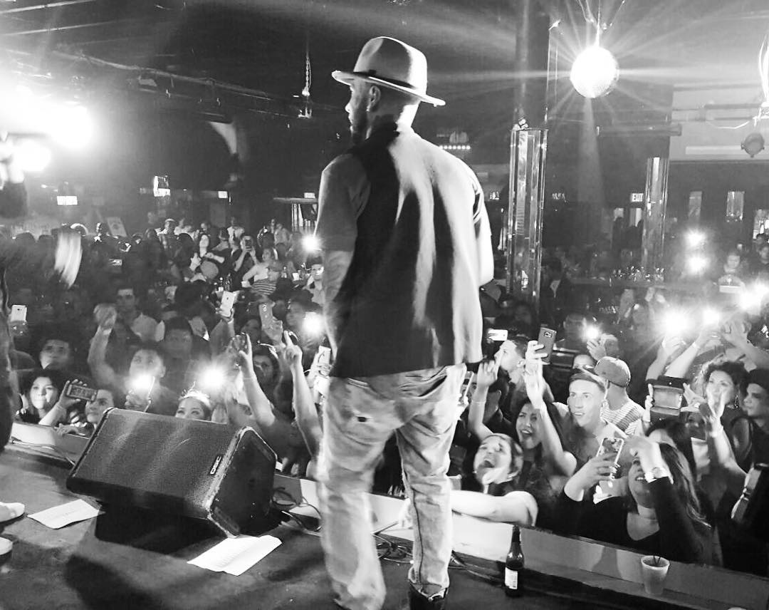 alexisyfido's tweet image. Apunta a la luna. Si fallas al menos estarás entre las estrellas. #LosGrandes #BuenMiercoles