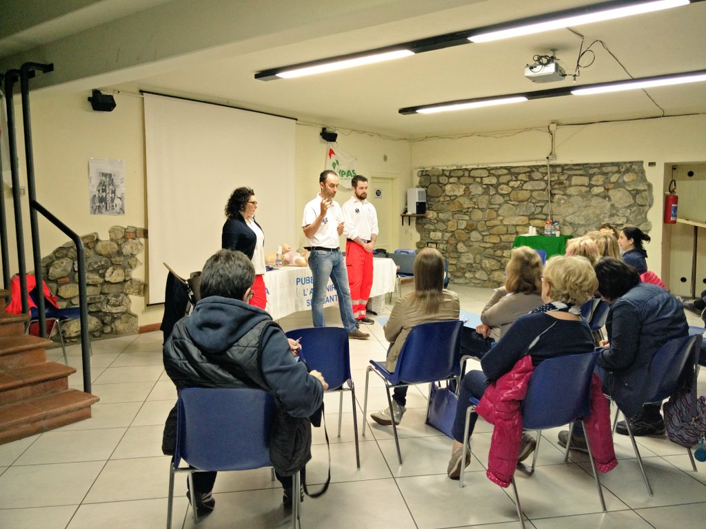 Pasantalucia's tweet photo. Primo appuntamento con il corso di informazione sulla disostruzione pediatrica #paprato #anpastoscana https://t.co/gVJqUM8GgO