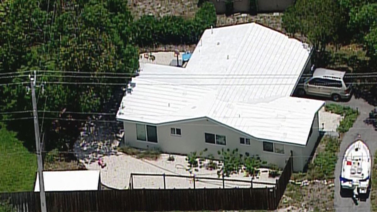 2-year-old girl dies after getting head stuck in window blind cord inside Oakland Park home bit.ly/1XxrL0V?utm_me… https://t.co/ciF36kRFvV