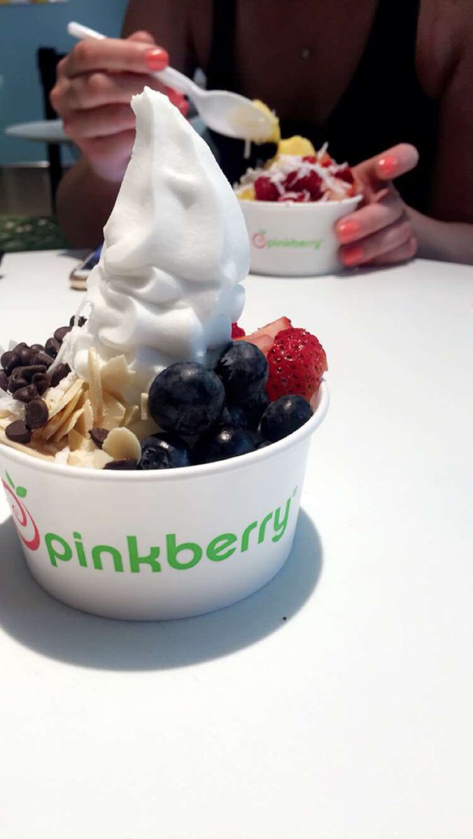 victoria_phd_'s tweet photo. My new #pinkberryobsession : Coconut Milk Swirl https://t.co/ArCN2oTMHi