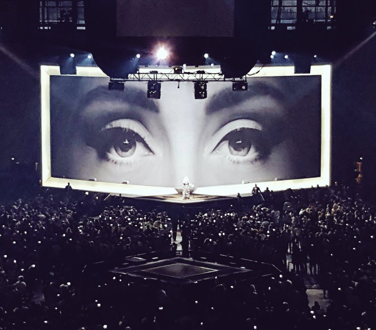 silviadrmusic's tweet photo. Second round...#AdeleBcn #AdeleBarcelona https://t.co/ZVl8ZifIu1