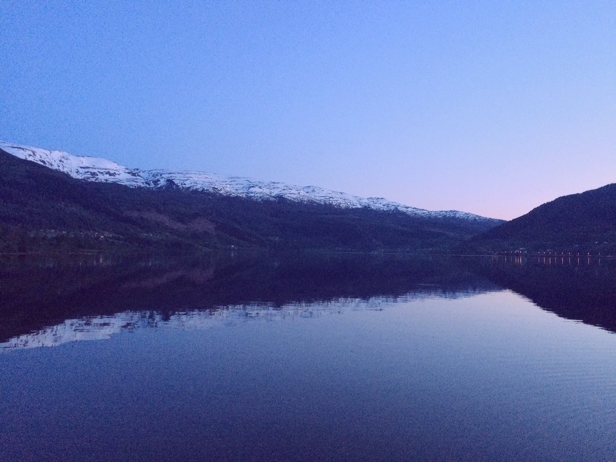 salamusic's tweet photo. 🇳🇴 23:30 pm and it's broad daylight!!! 😎🌞🇳🇴 #newalbum #24hourpartypeople #partyon #norway #voss #Valhalla #fjord https://t.co/Z8TxYNTc8A