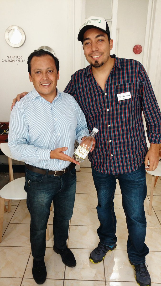 OrganicwaterCL's tweet photo. Marcelo Guital referente Chileno en materia d emprendimiento apoyando a Organic Water excelente actividad @ASECH_ag https://t.co/2vQTiyOzhk