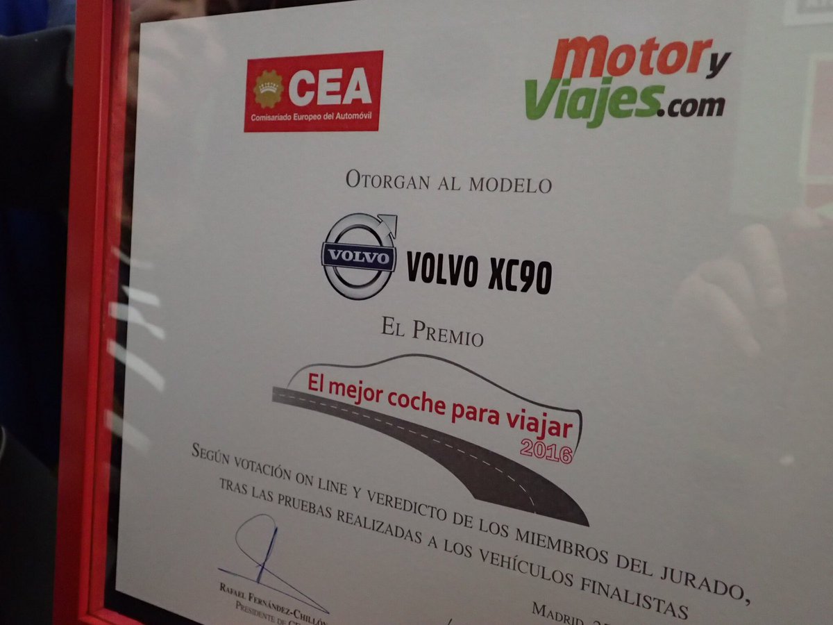 F5Interactiva's tweet photo. En la entrega del premio #elmejorcocheparaviajar con nuestros amigos de @motoryviajes y @CLUBCEA. https://t.co/RPygmo8aQO