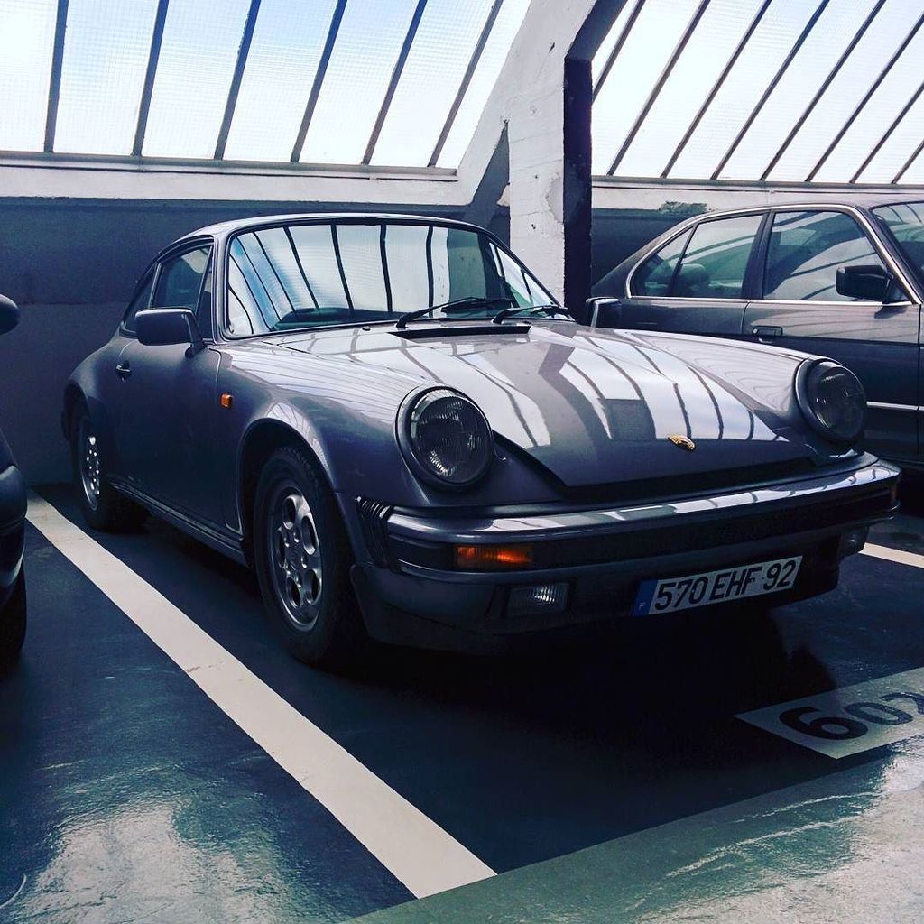 OnlyCarrera's tweet photo. 1983-1989 Porsche 911 Carrera 3.2 in Paris.
#porsche #911 #carrera #gmodell #porsche911 #911carrera #porsche911carr… https://t.co/6VWXg55sMb