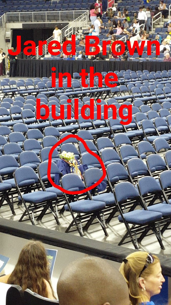 LonnieMCJr's tweet photo. Jared looking fresh at Graduation!🤘👌 https://t.co/UP643kj0PG